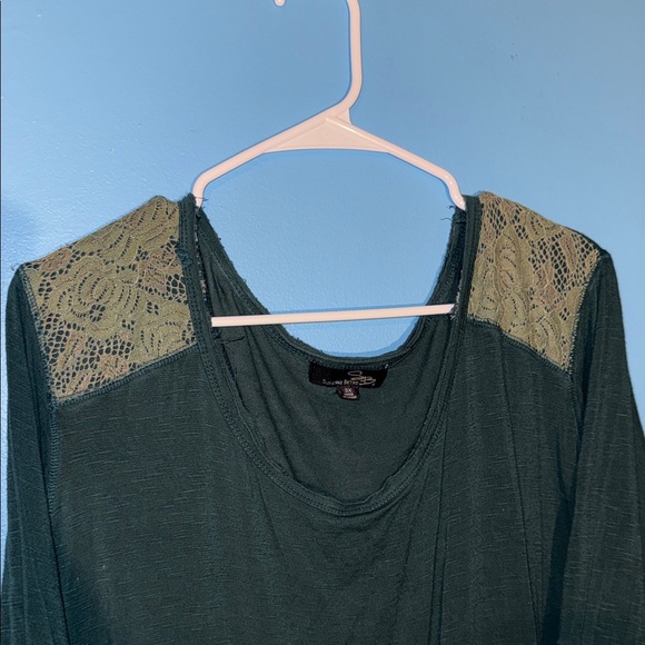 Suzanne Bistro Green Lace Accent Women's Top - Picture 4 of 4